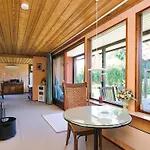6 Person In Store Fuglede-by Traum
